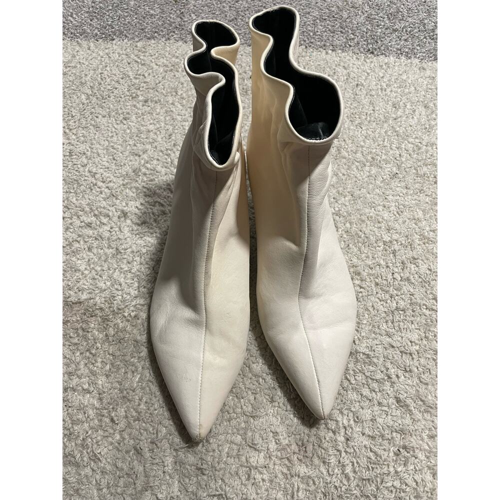 Dolce Vita Womens Sz 10 Rain Ankle Boot White Leather Pull On Ruched Pointed Toe - Picture 2 of 15